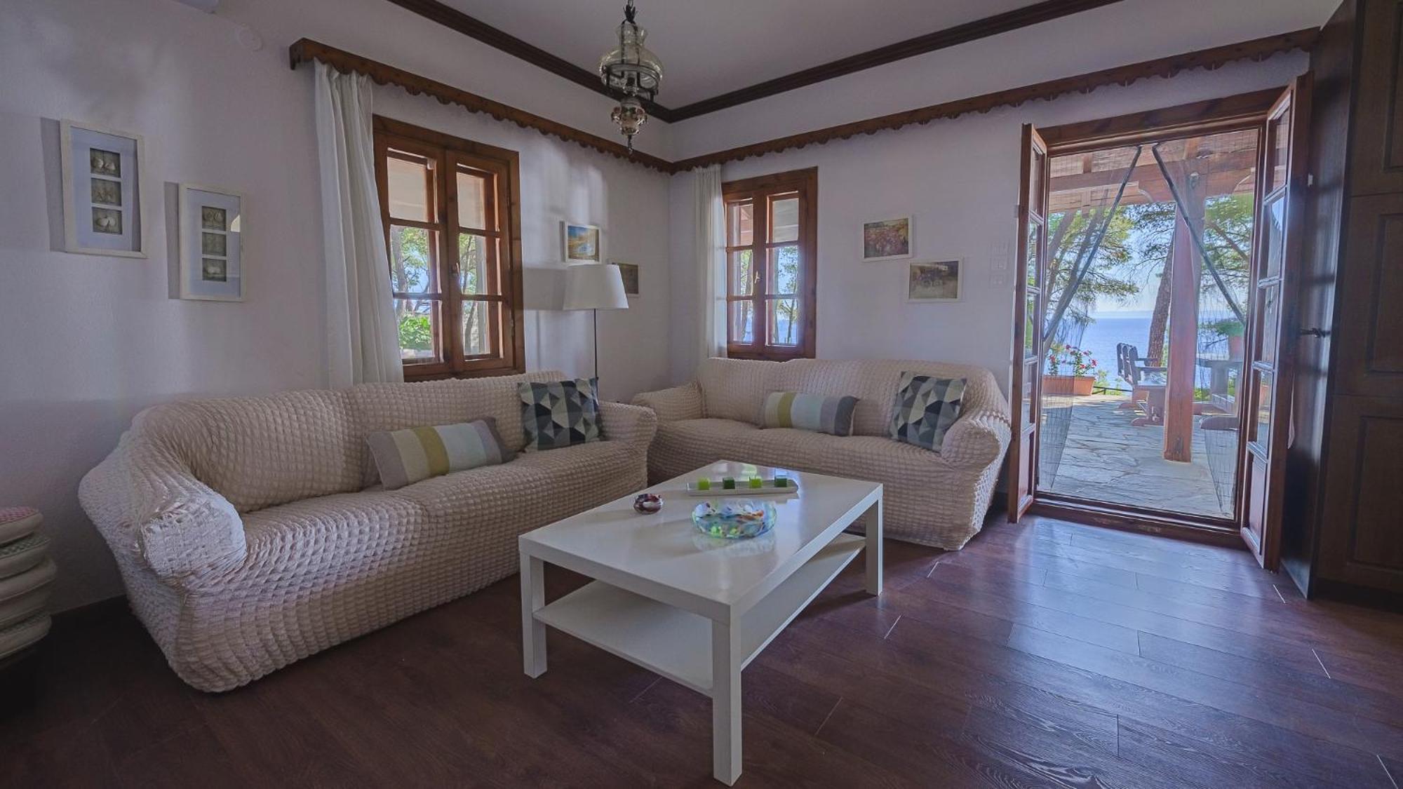 Squirrel Beach Front Villa, Metamorfosi Bagian luar foto