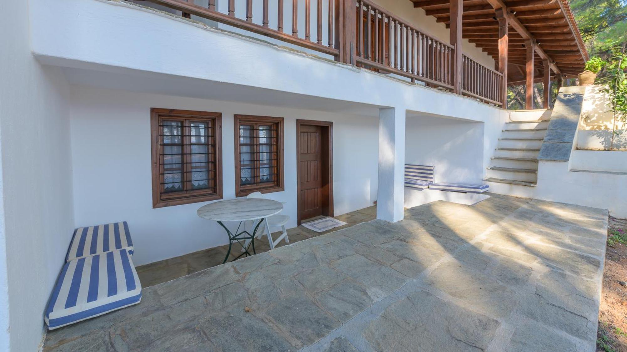 Squirrel Beach Front Villa, Metamorfosi Bagian luar foto