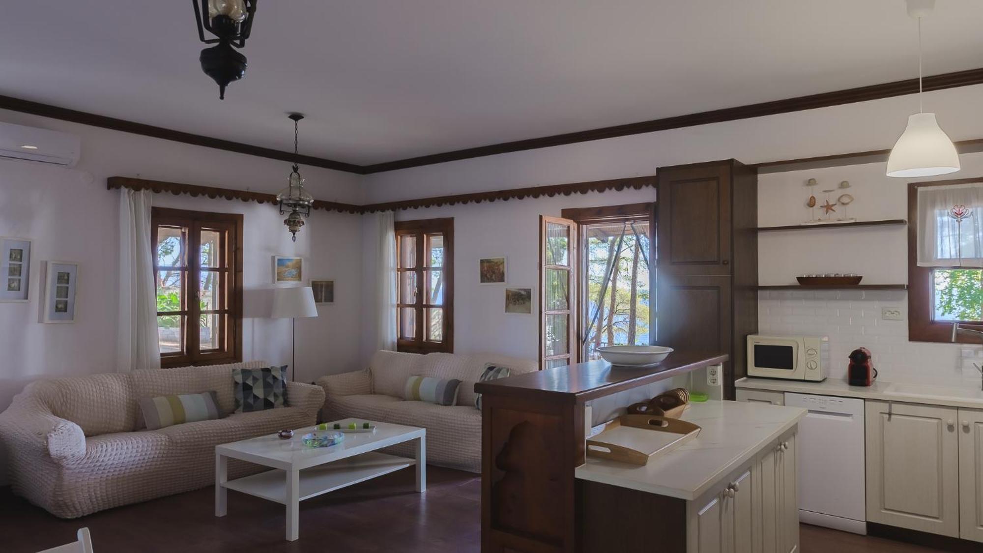 Squirrel Beach Front Villa, Metamorfosi Bagian luar foto